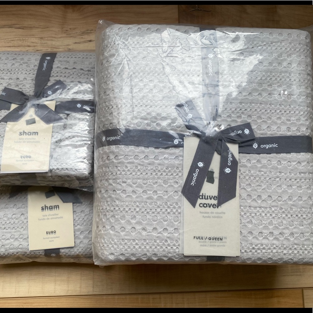 West Elm Queen Duvet Cover & Shams (qty2)